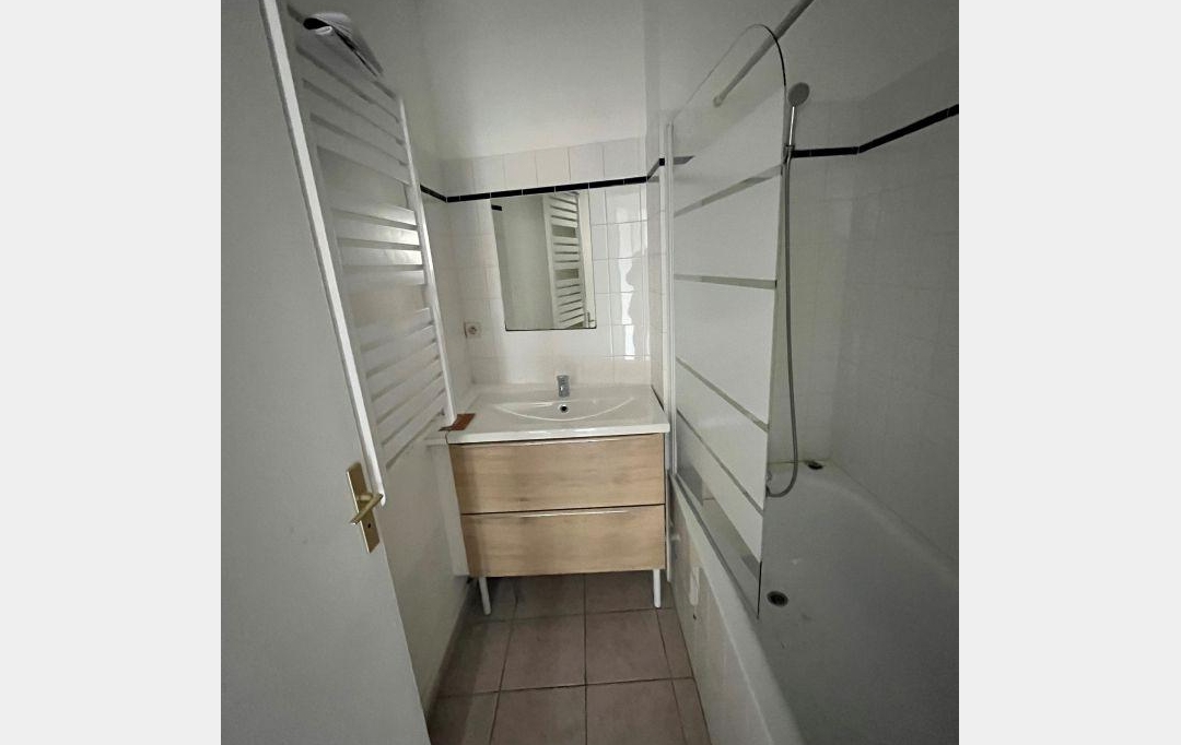 Annonces LANGUEDOC : Apartment | NIMES (30900) | 46 m2 | 533 € 