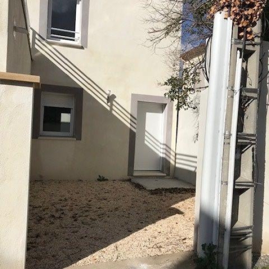  Annonces LANGUEDOC : Other | NIMES (30900) | 74 m2 | 928 € 